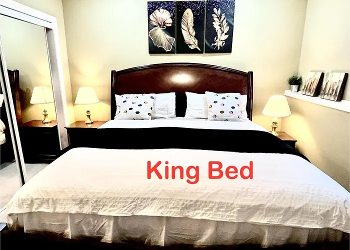Cozy Walkout Suite With King Bed, Kitchen, Parking & Patio
