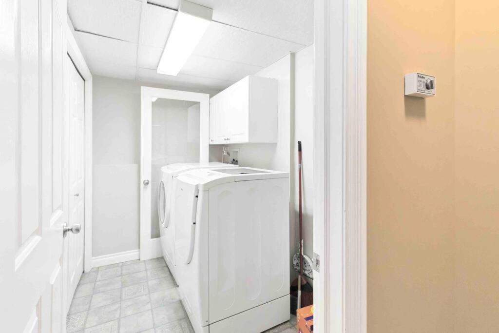 Cozy Walkout With King Bed, Kitchen, Parking & Patio Holiday home *