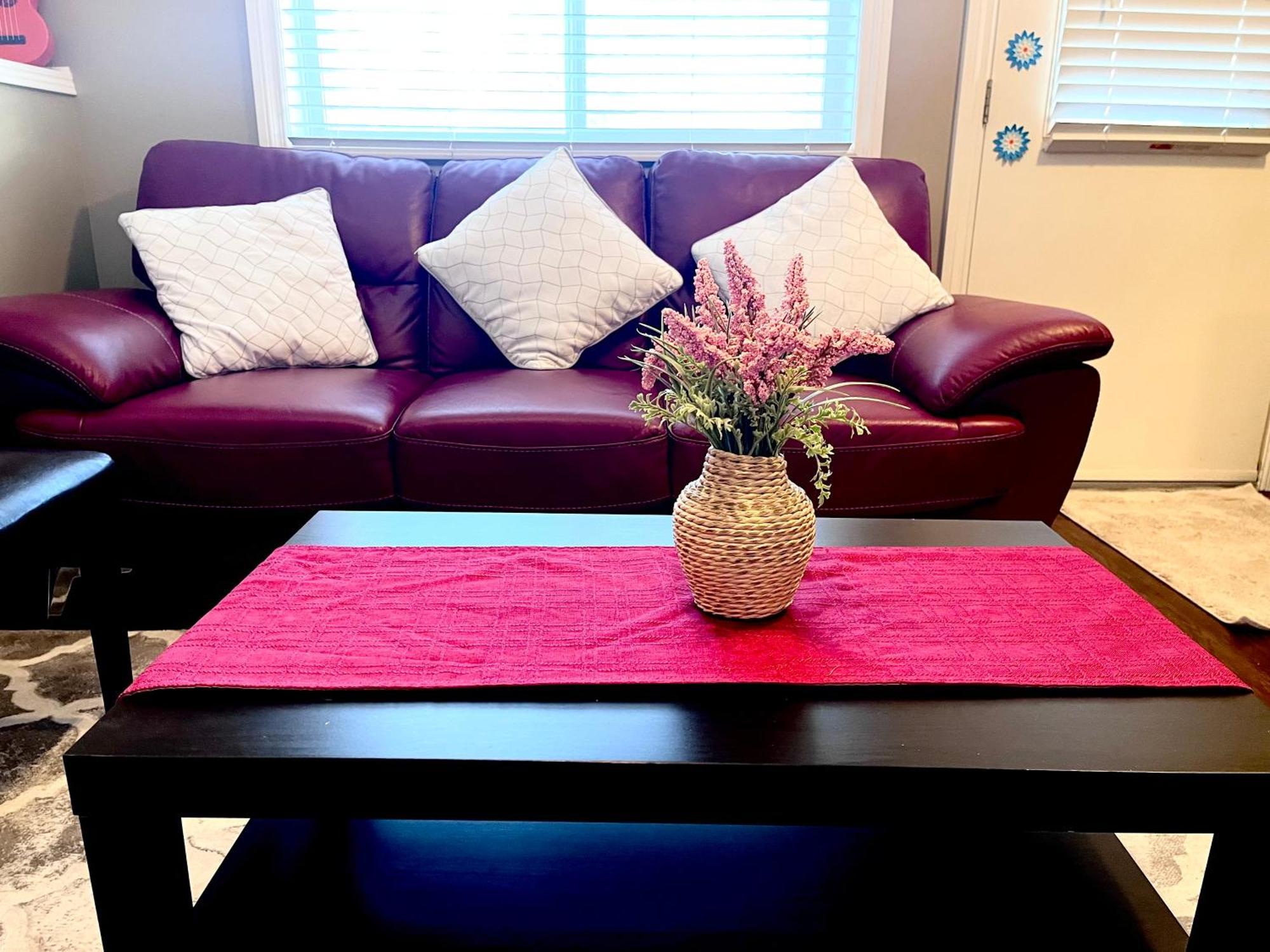 Cozy Walkout With King Bed, Kitchen, Parking & Patio